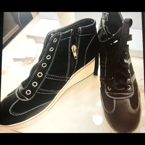 Size 8 black white platform wedge sneakers